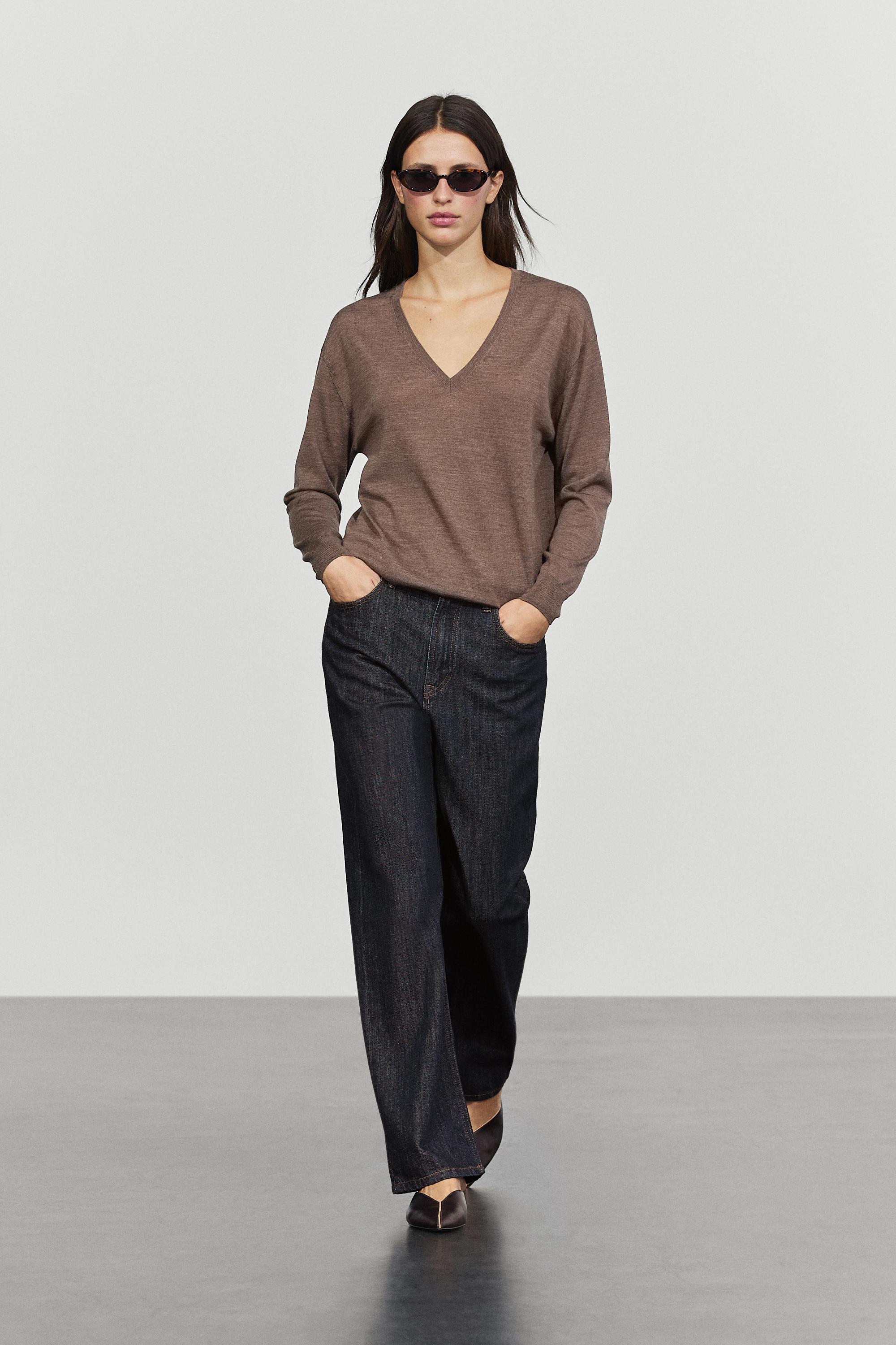 100% wool V-neck knit sweater — brown vigore