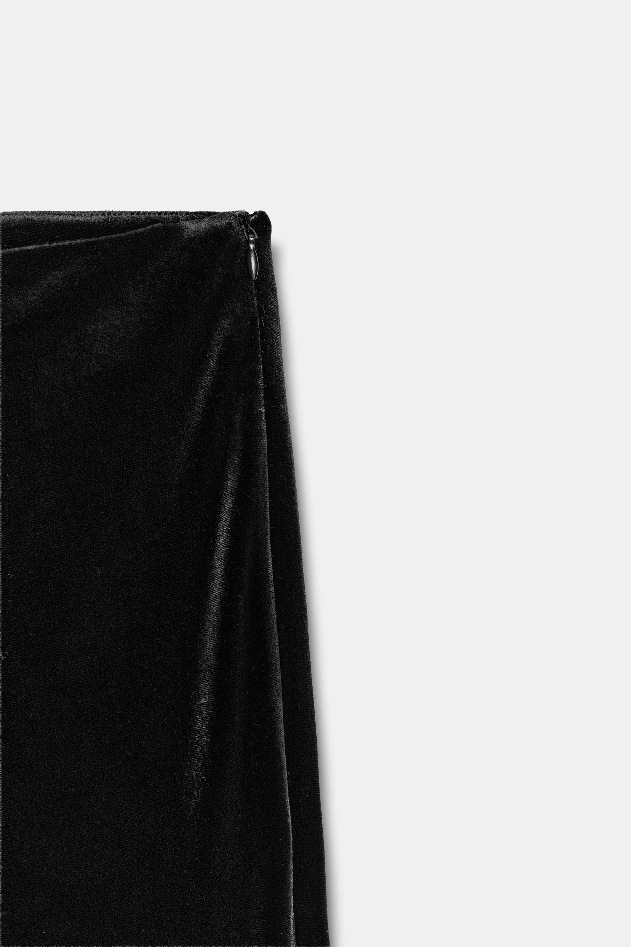 VELVET CAPRI PANTS