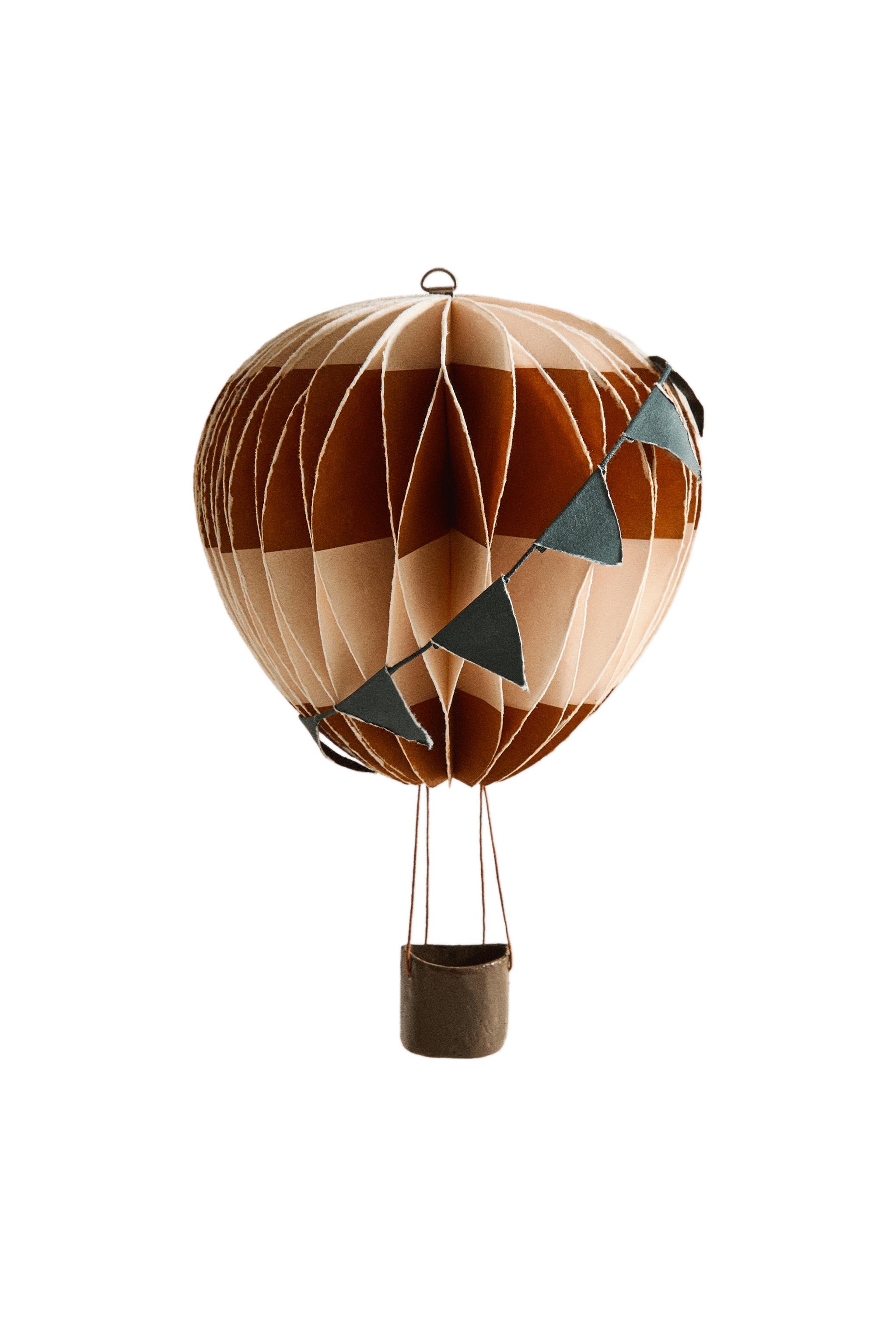 COLORED PAPER BALLOON CEILING (6.3
