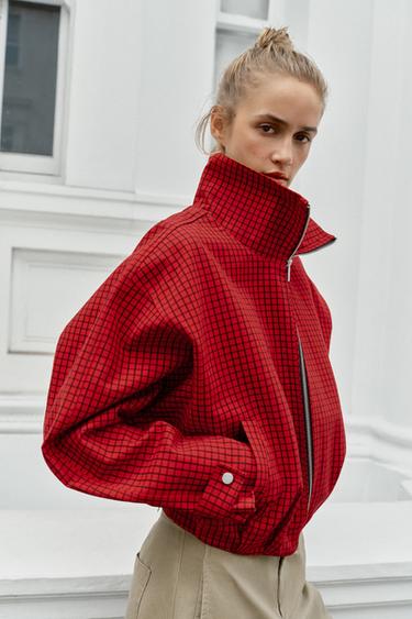 CAZADORA BOMBER CUADROS - Rojo de Zara