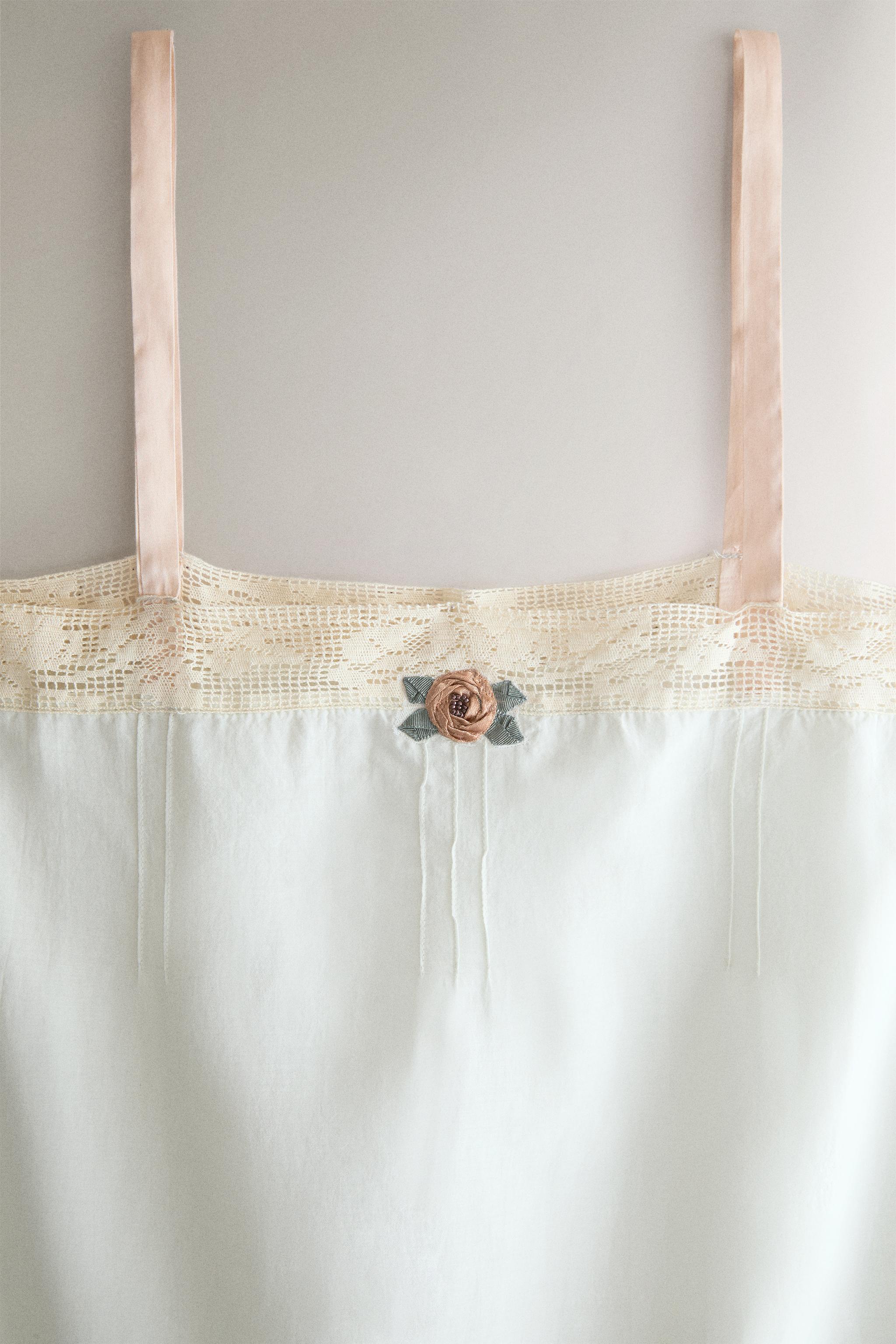 FLORAL LACE NIGHTDRESS — Light blue