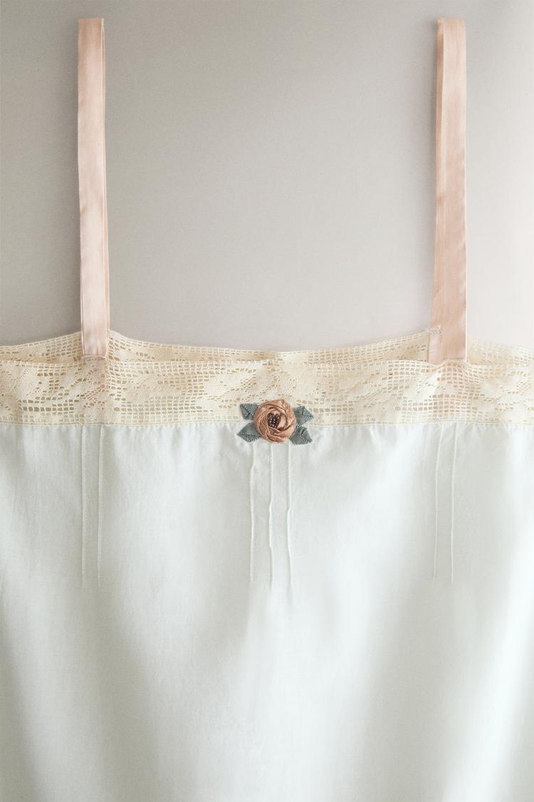 LACE AND FLORAL NIGHTGOWN — Light blue