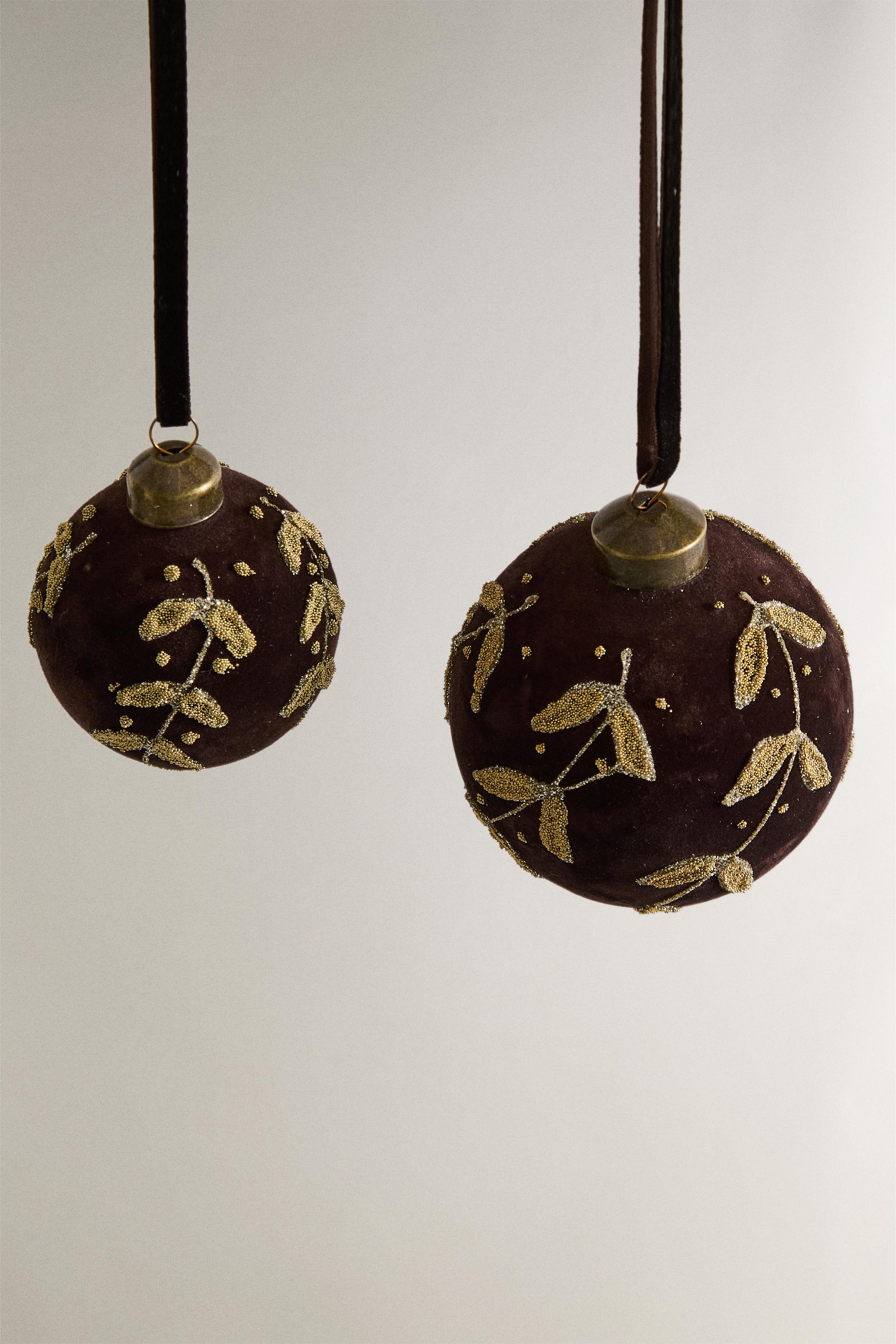 VELVET AND LEAF PRINT CHRISTMAS TREE BALL ORNAMENT
