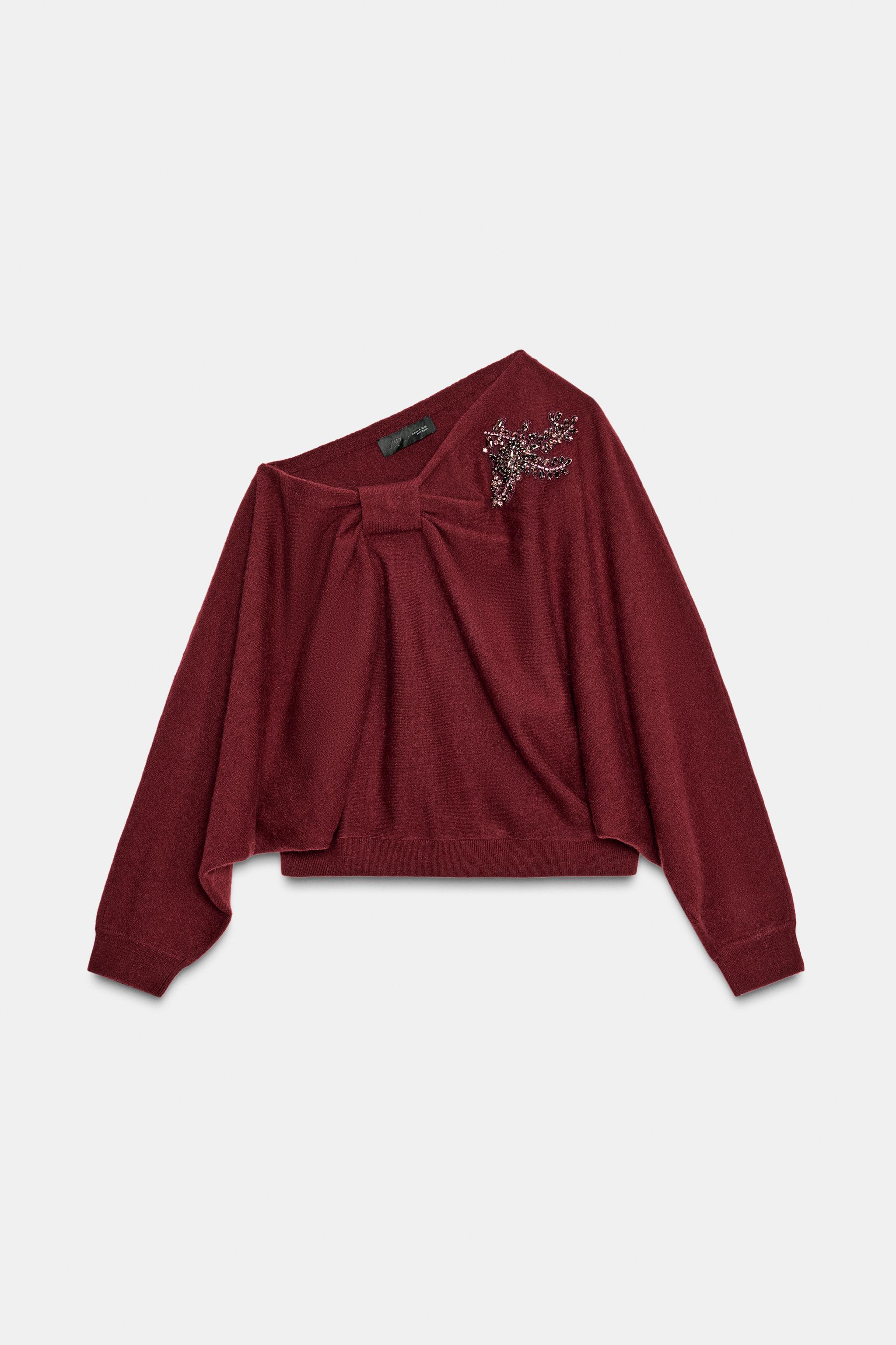 PULL ASYMÉTRIQUE EN MAILLE AVEC PIERRES