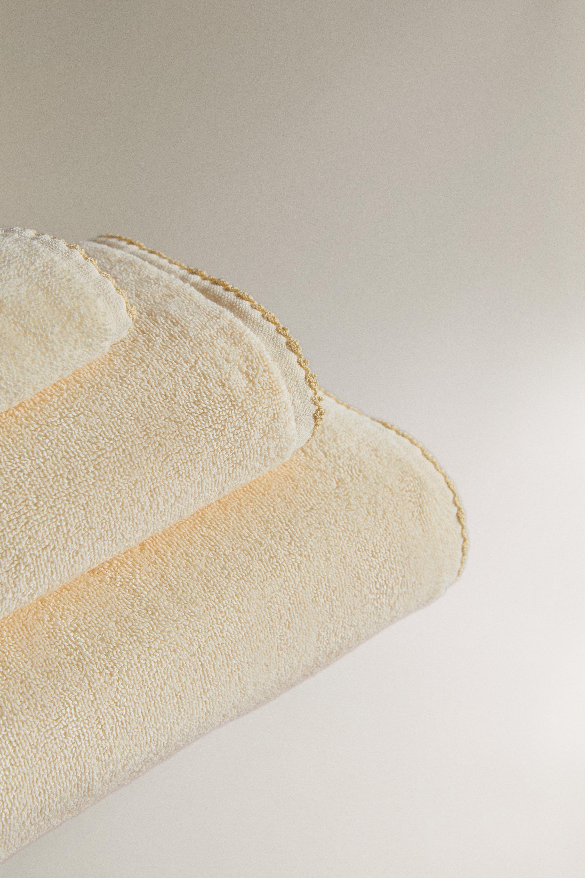 BATH TOWEL WITH TRIM DETAIL