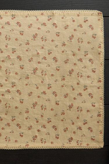 WILDFLOWER TABLE RUNNER WITH LACE TRIM - Yellow by Zara