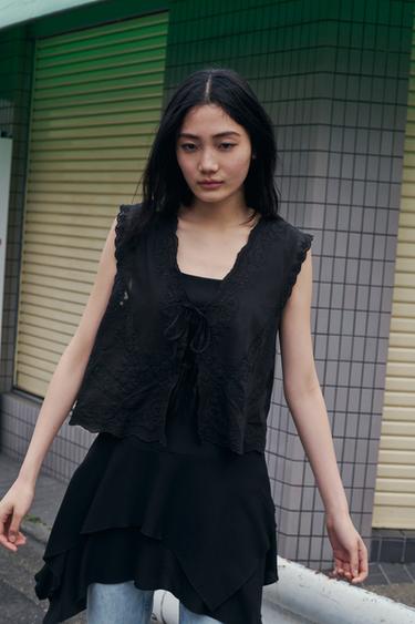 EMBROIDERED TOP - Black by Zara