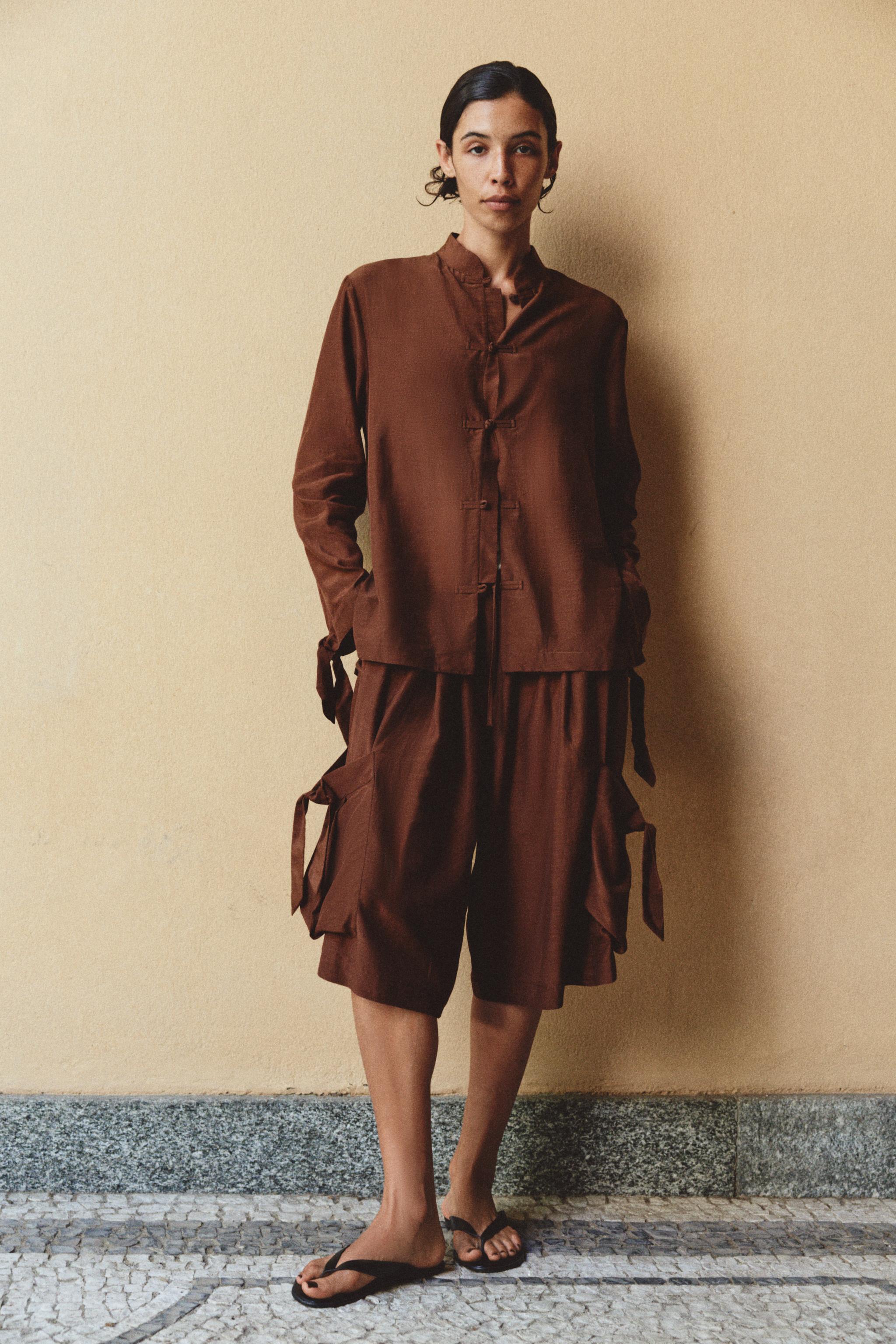 Женские рубашки Zara VISCOSE BLEND SHIRT WITH FROG FASTENINGS
