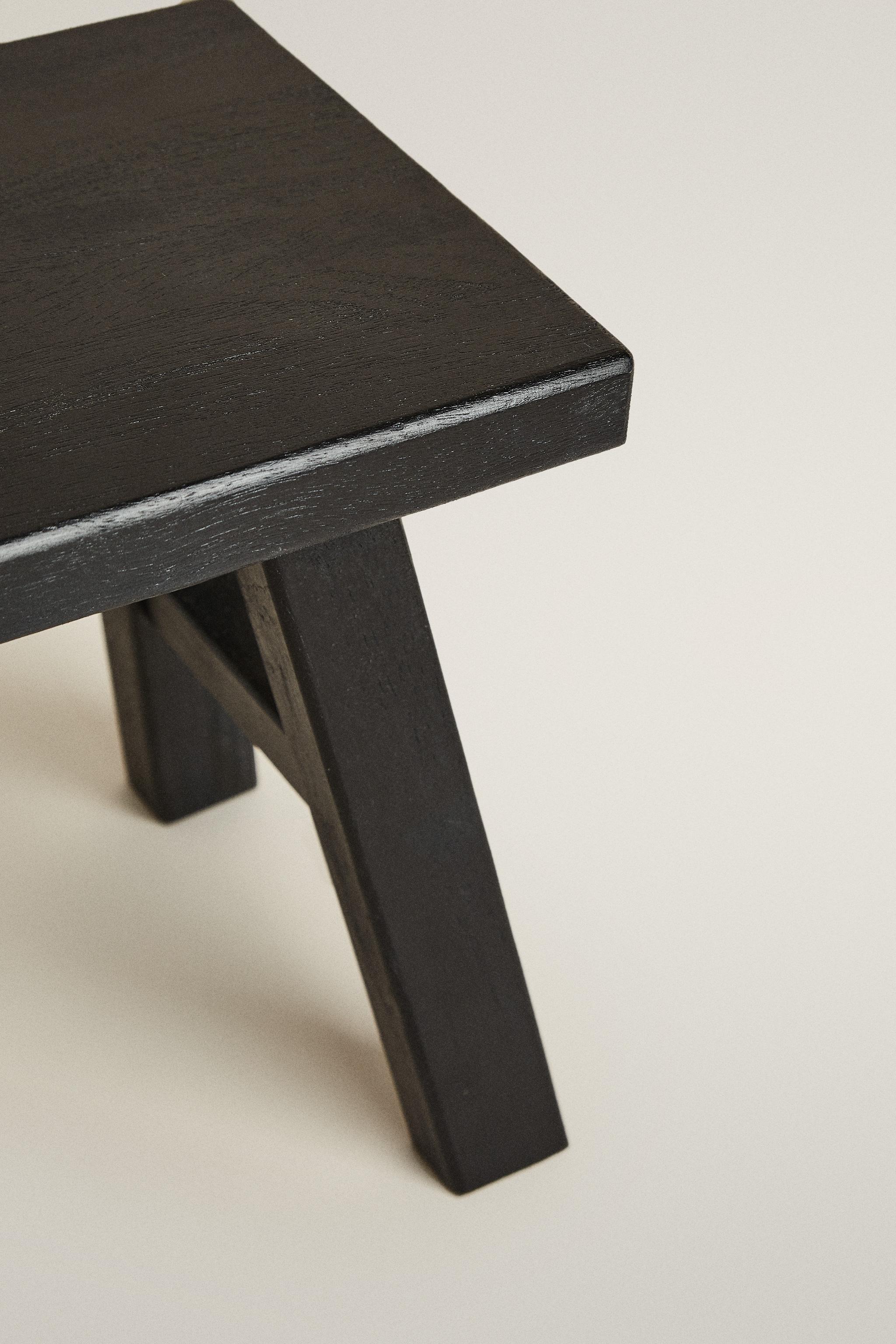 SMALL WOOD STOOL