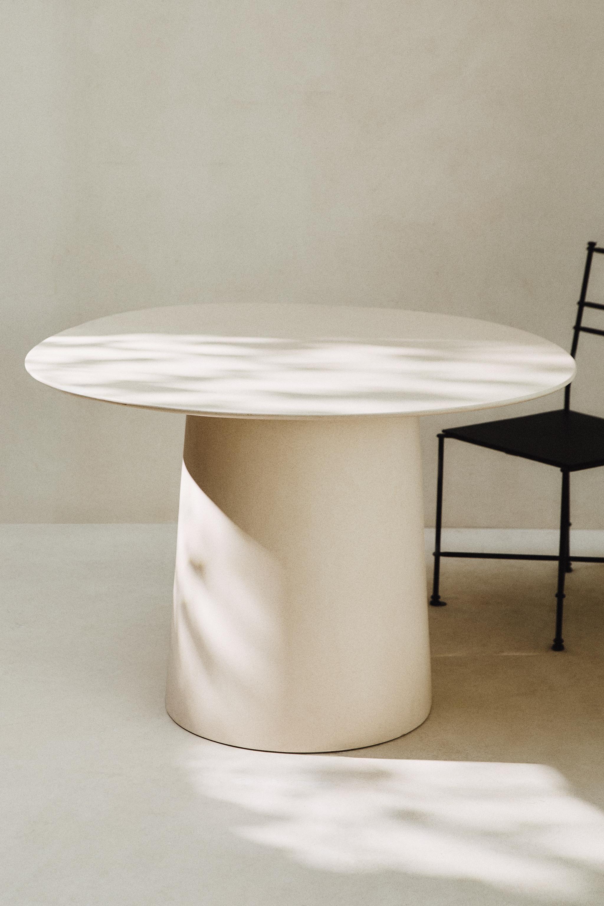 ROUND CEMENT OUTDOOR TABLE — Oyster-white