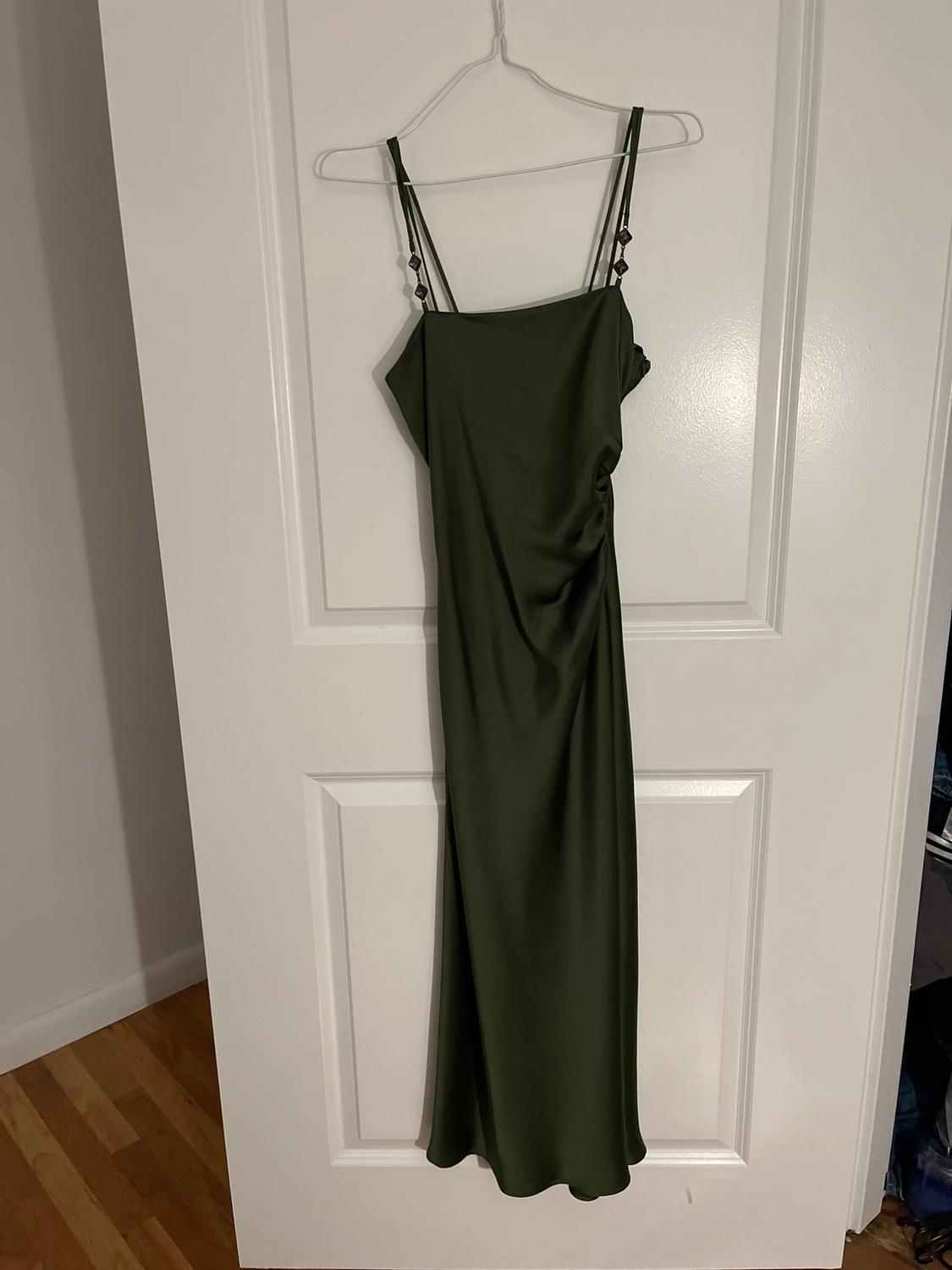 VESTIDO SATINADO TIRANTE JOYA