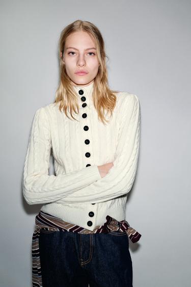 ВЯЗАНЫЙ КАРДИГАН С КОСАМИ — ЭКРЮ от Zara