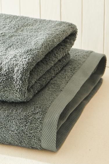 PLAIN COTTON TERRY BATH TOWEL (500 GXM²) - Khaki by Zara