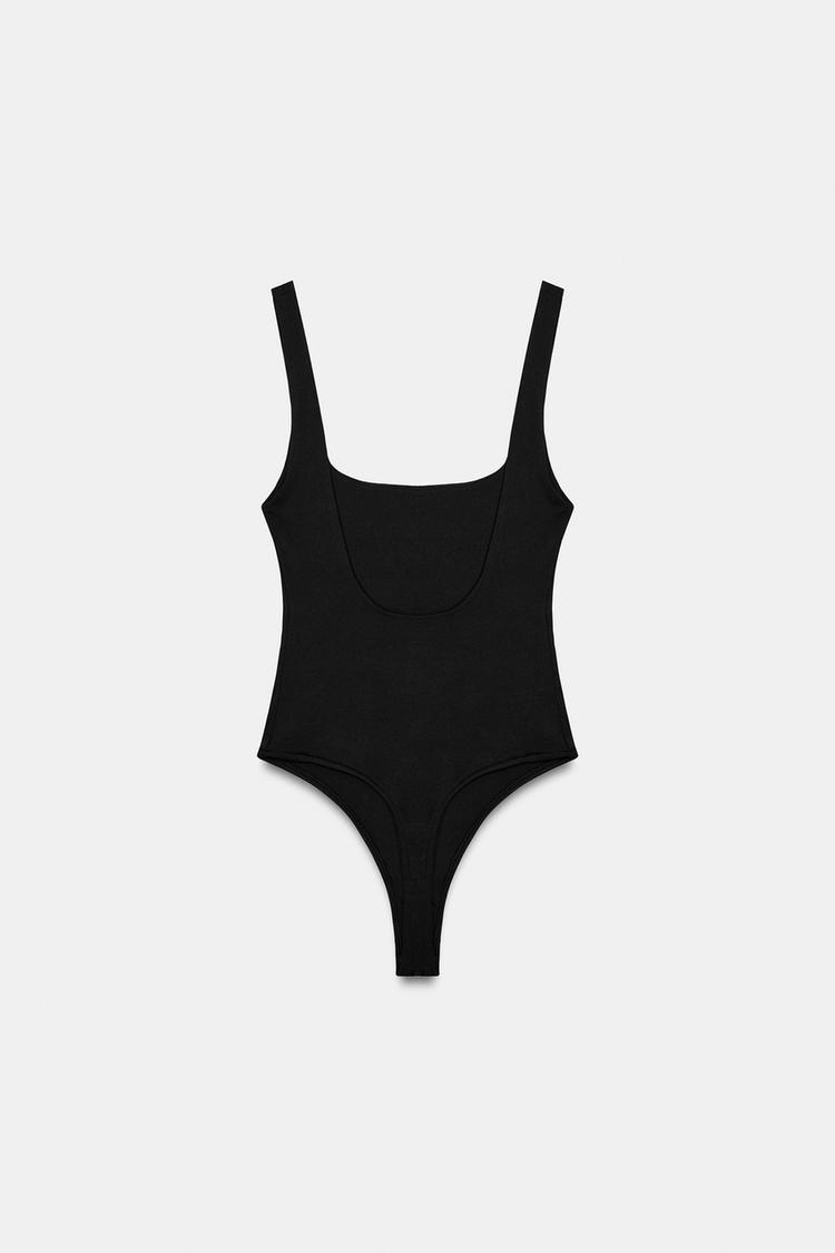 BODYSUIT ELASTIZADO CON ESCOTE CUADRADO 6