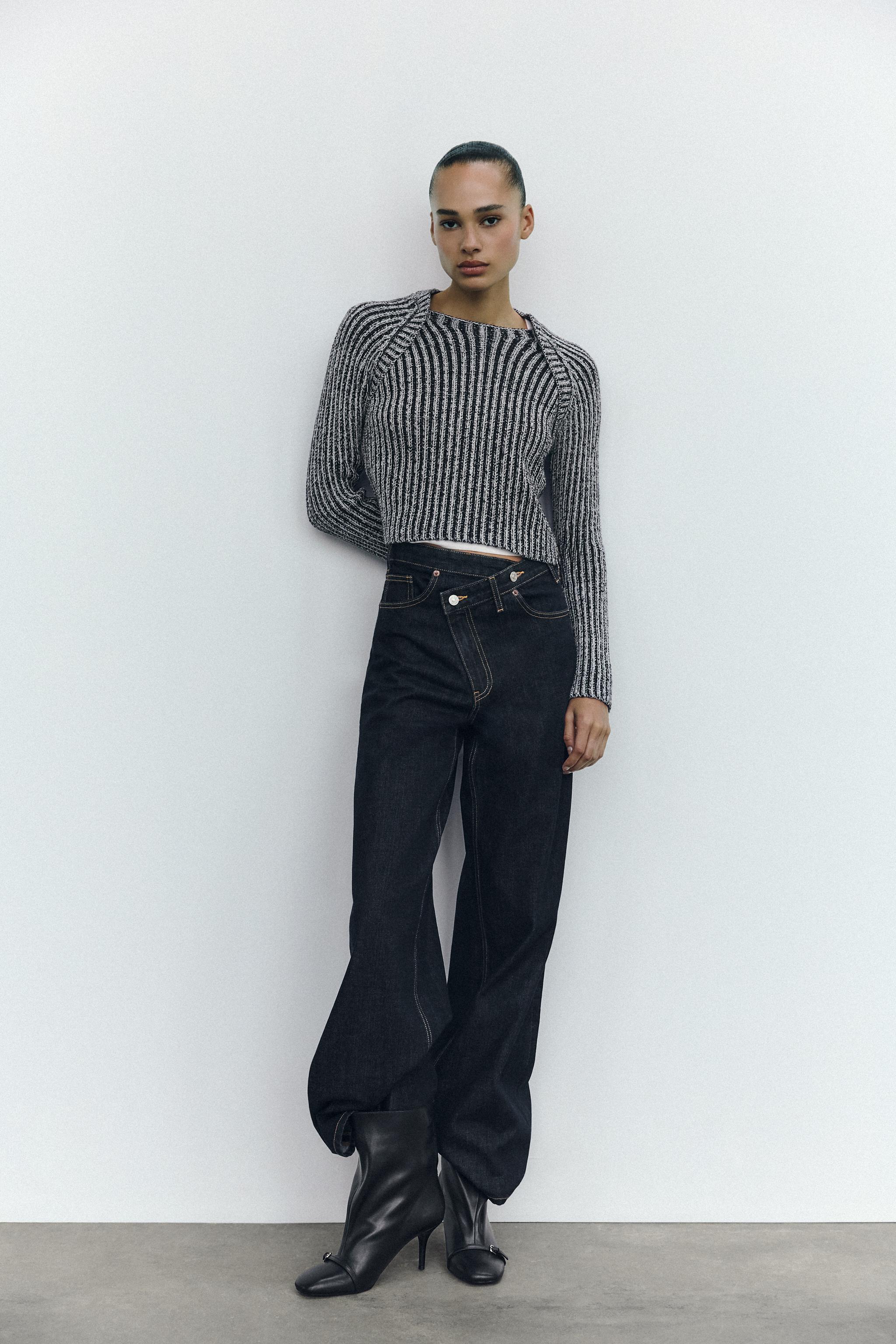 RIBBED KNIT CROPPED SWEATER