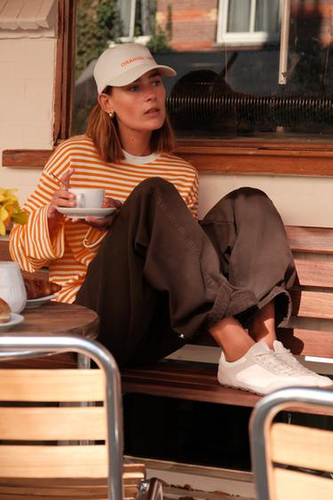 KEPER PET MET CONTRASTERENDE TEKST - Ecru van Zara