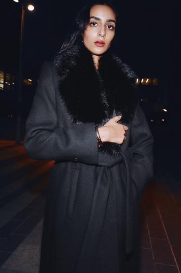 WOOL COAT WITH FAUX FUR COLLAR AND BELT - Black by Zara