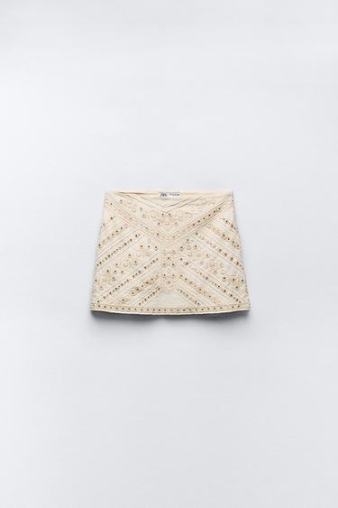 FALDA CORTA BORDADOS - Crudo de Zara