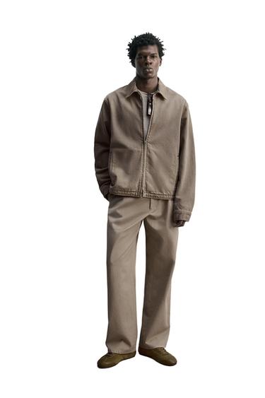 جاكيت دنيم بسحاب بقصة عادية - بني/ توبو الخاص بـ Zara