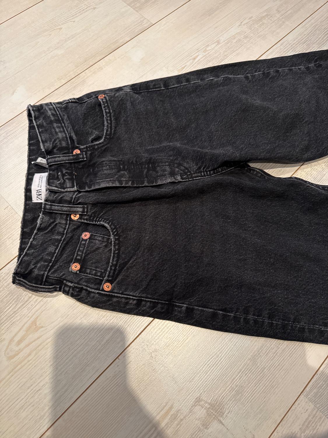 HI-RISE STRAIGHT-LEG JEANS WITH RIPS - Image 2