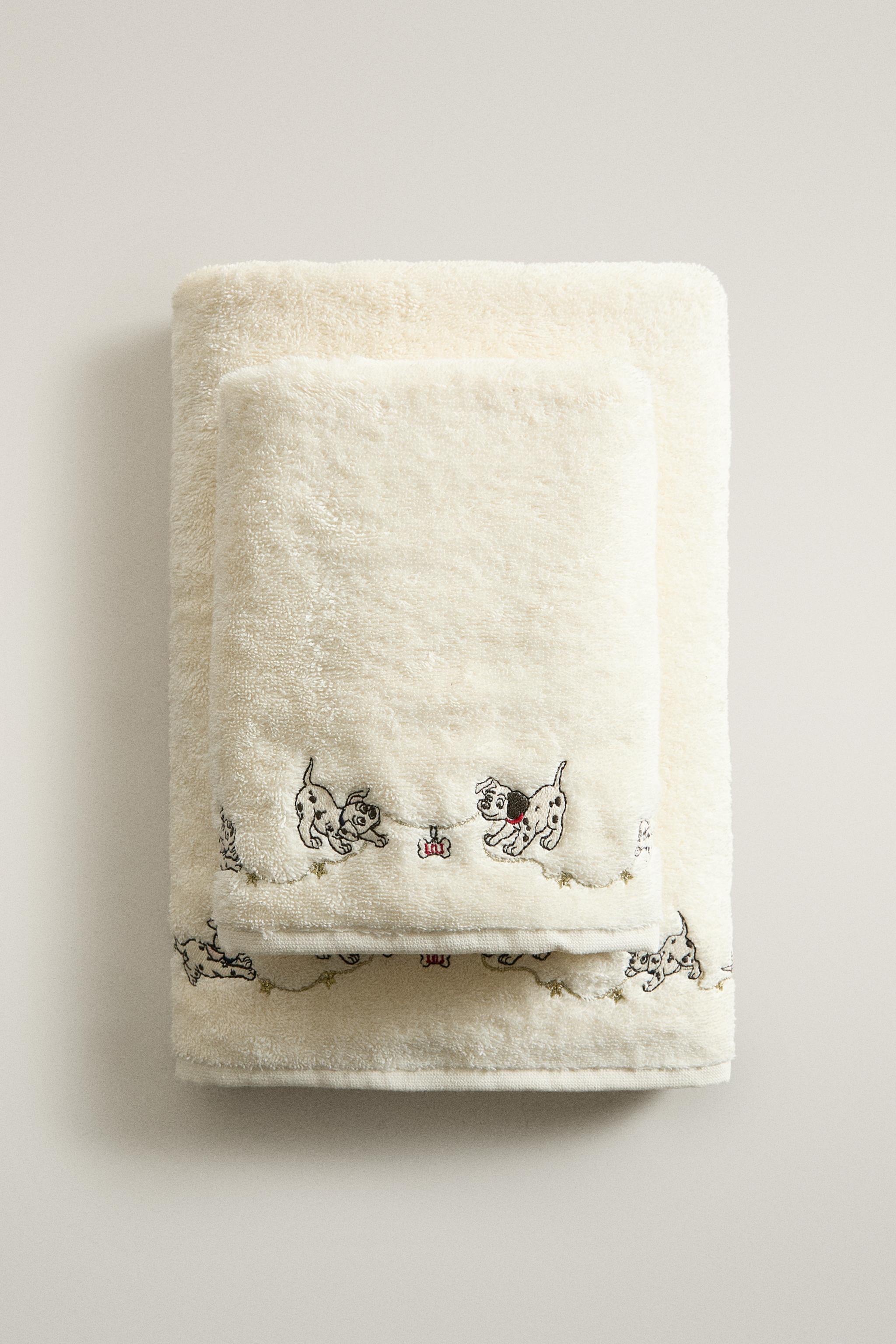 101 DALMATIANS ©DISNEY CHRISTMAS EMBROIDERED KIDS TOWEL