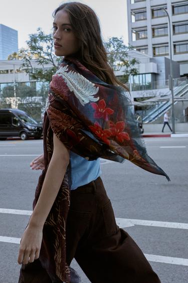FOULARD À IMPRIMÉ FLEURS - Bordeaux de Zara - Image 2