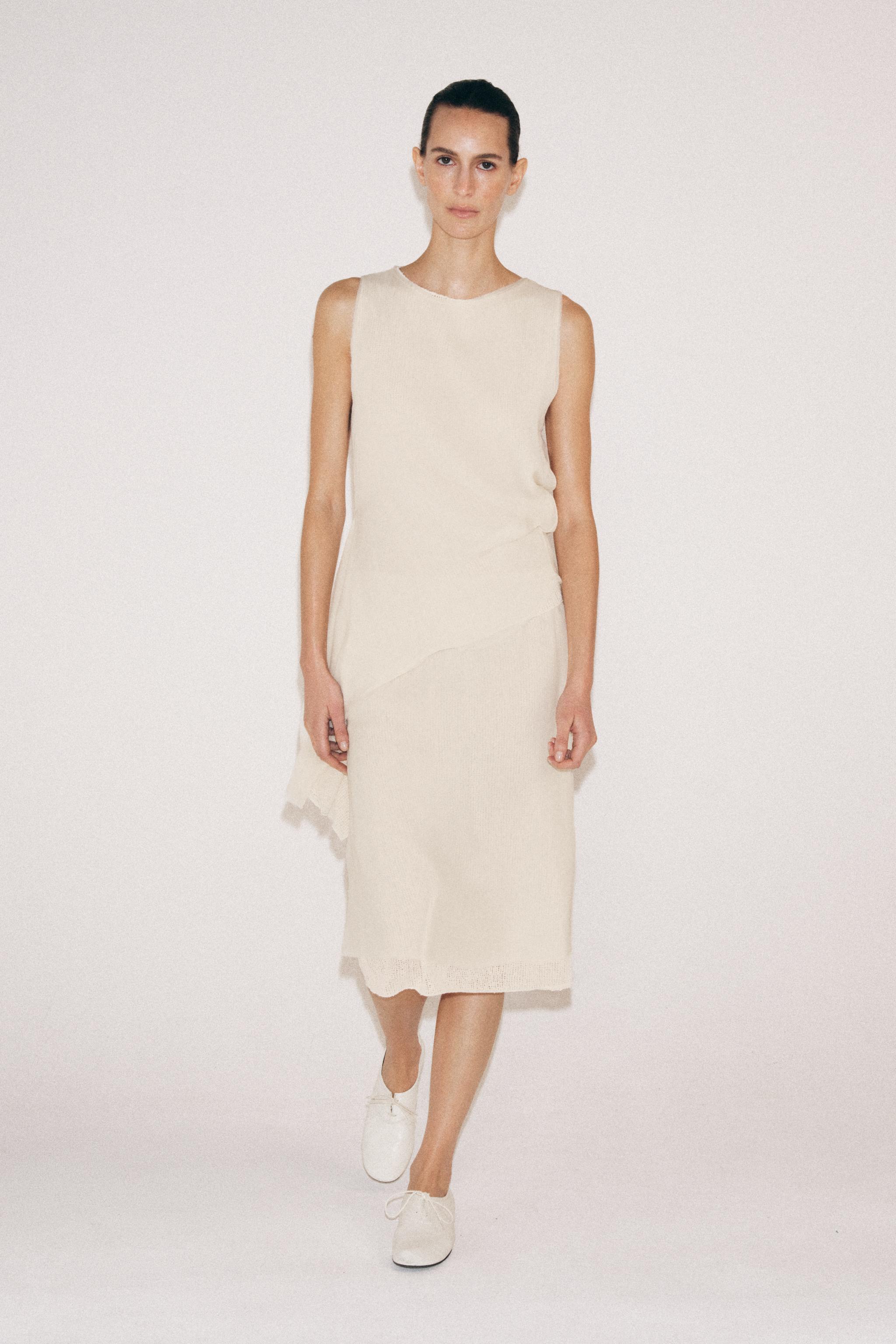 ASYMMETRIC SLEEVELESS TOP