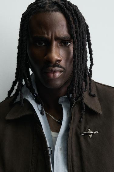 BLOUSON COURT AVEC BRANDEBOURGS - Chocolat de Zara - Image 5