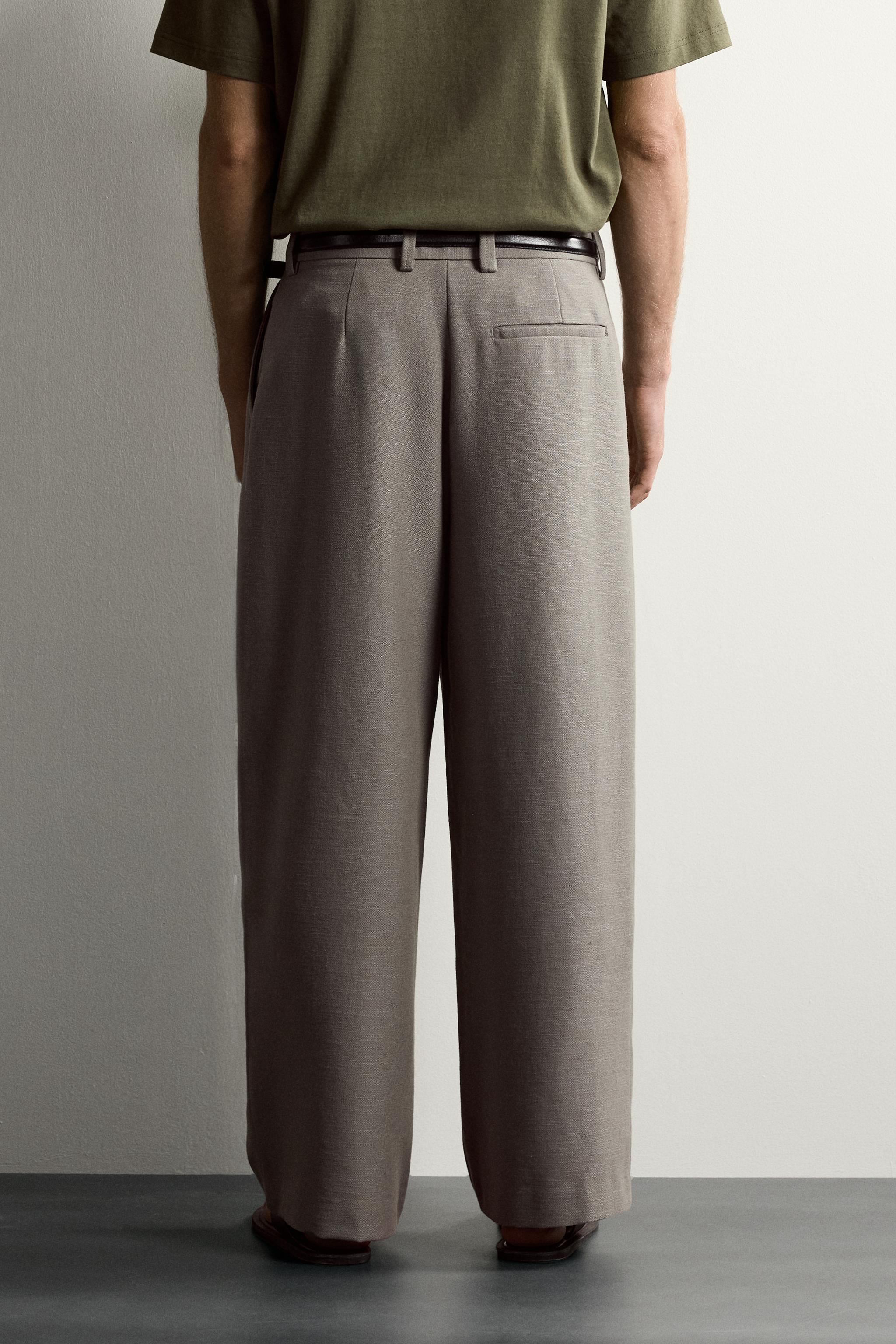 RELAXED FIT STRUCTURED PLEATED PANTS