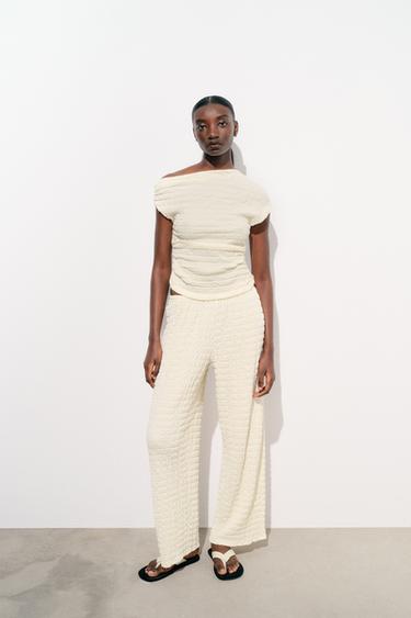 АСИММЕТРИЧНЫЙ ТОП ИЗ РЕЛЬЕФНОЙ ТКАНИ — ЭКРЮ от Zara — изображение 0