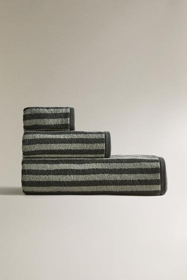 BATH TOWEL WITH COLOURED STRIPES - Greens by Zara