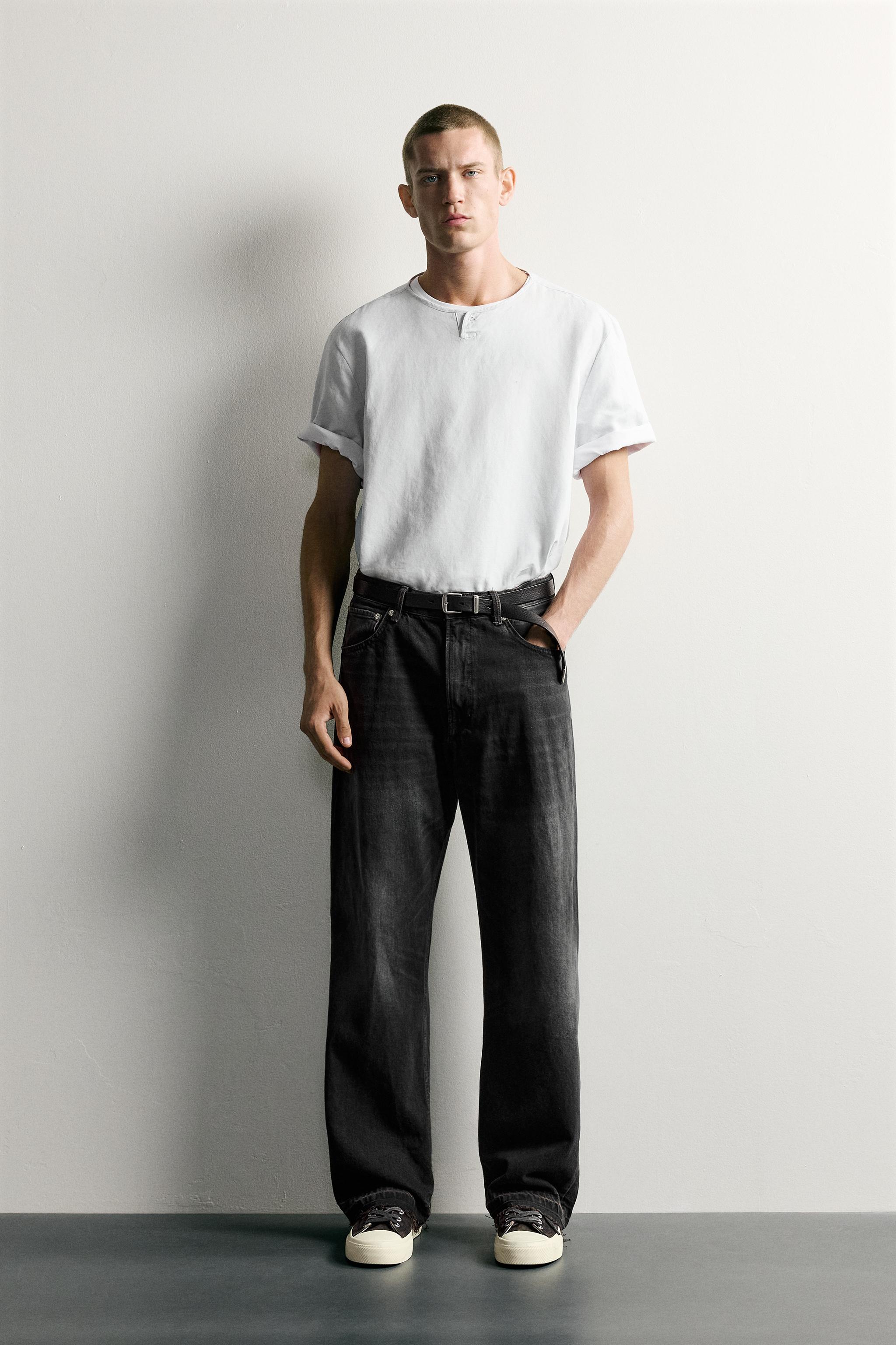 LOOSE-FIT JEANS