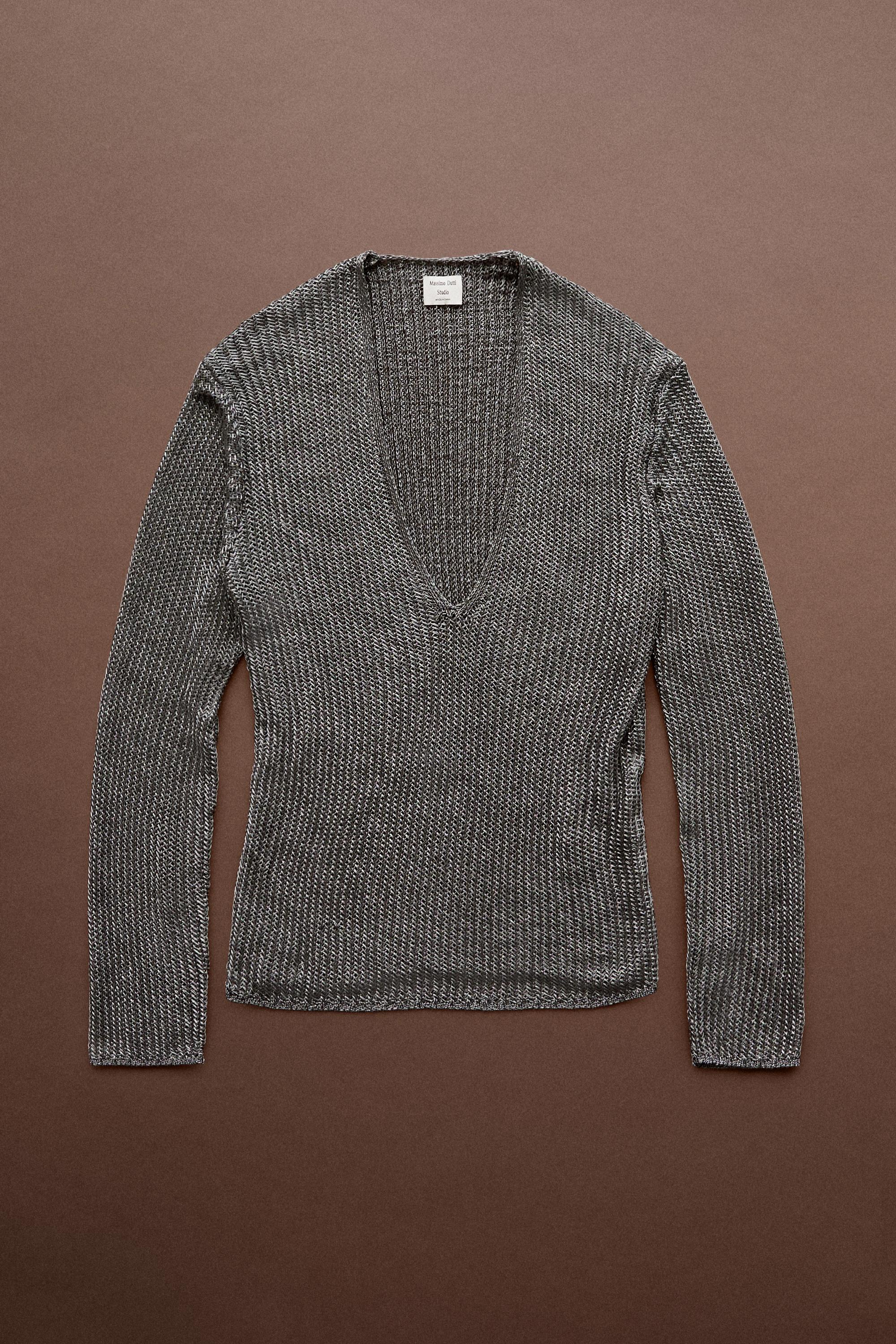 Metallic knit V-neck sweater - STUDIO — Salmon