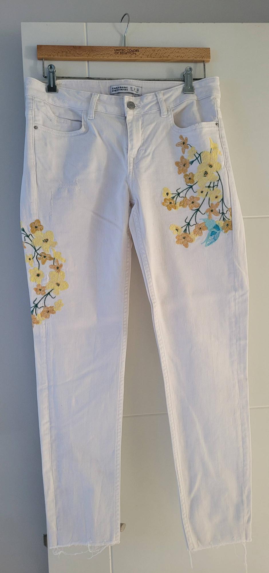 JEANS WITH FLORAL EMBROIDERY - Image 4