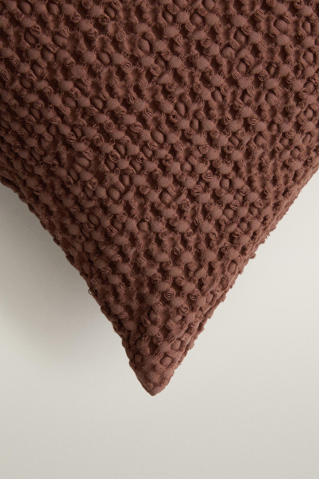 WAFFLE-KNIT THROW PILLOW COVER — Pink