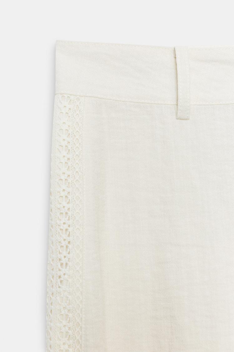 PANTALÓN CON INSERCIONES DE ENCAJE EN LOS LATERALES 8