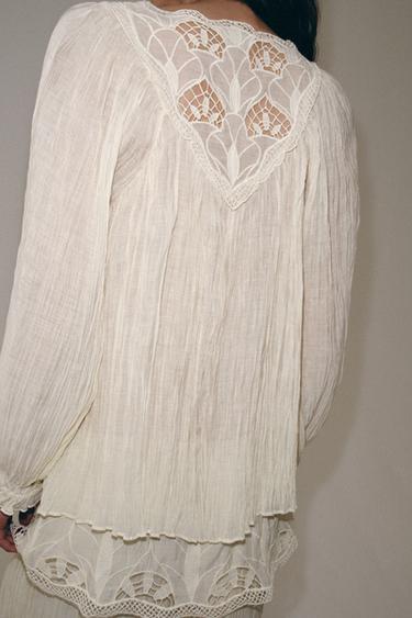 BLOUSE FROISSÉE BRODÉE ZW COLLECTION - Écru de Zara - Image 2
