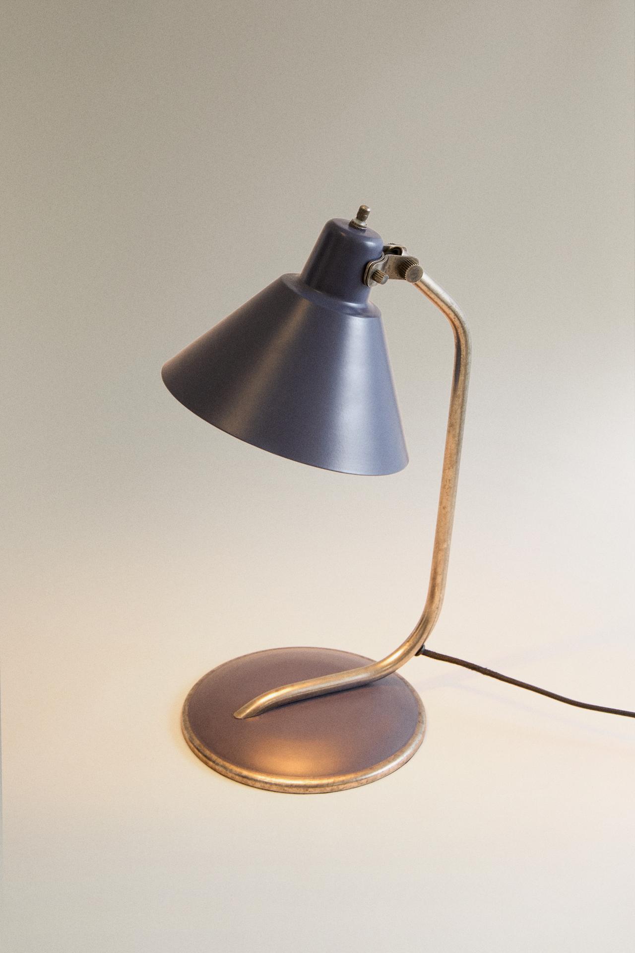 IRON DESK LAMP — Dark grey