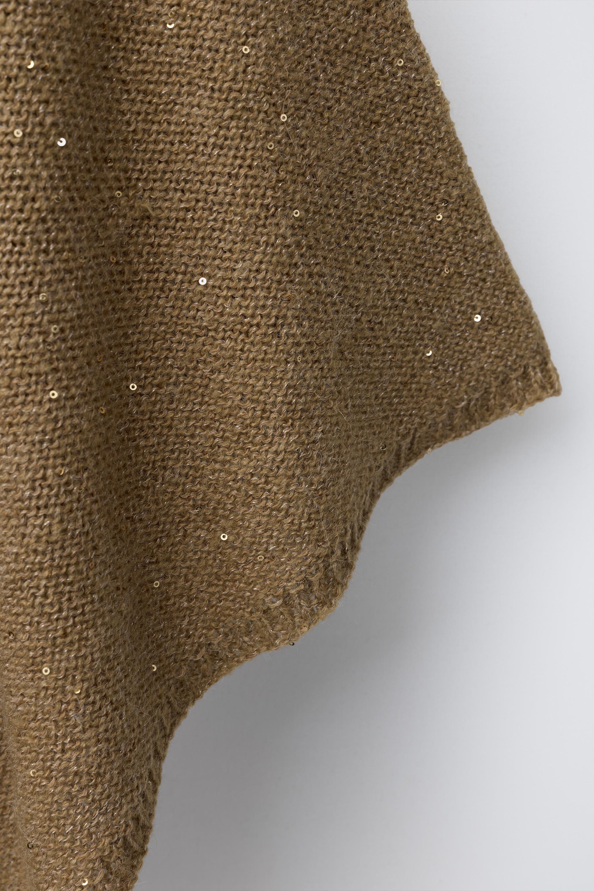 CAPE EN MAILLE À PAILLETTES