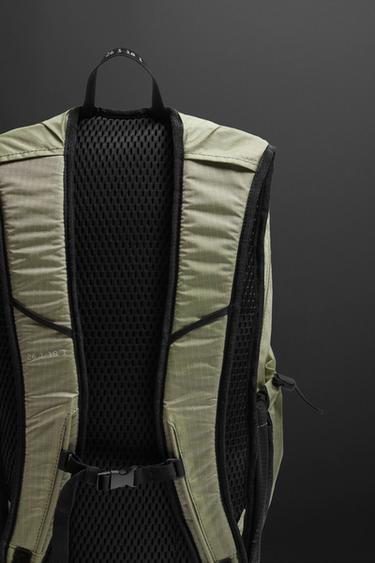 SAC À DOS SPORT AVEC POCHES MULTIPLES - Vert kaki de Zara - Image 5