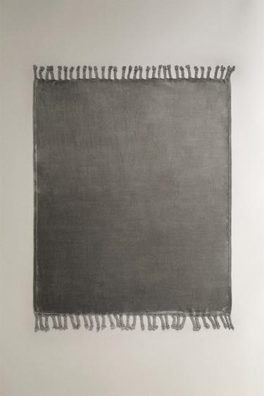 FRINGED FLEECE BLANKET - Grey by Zara - Image 0