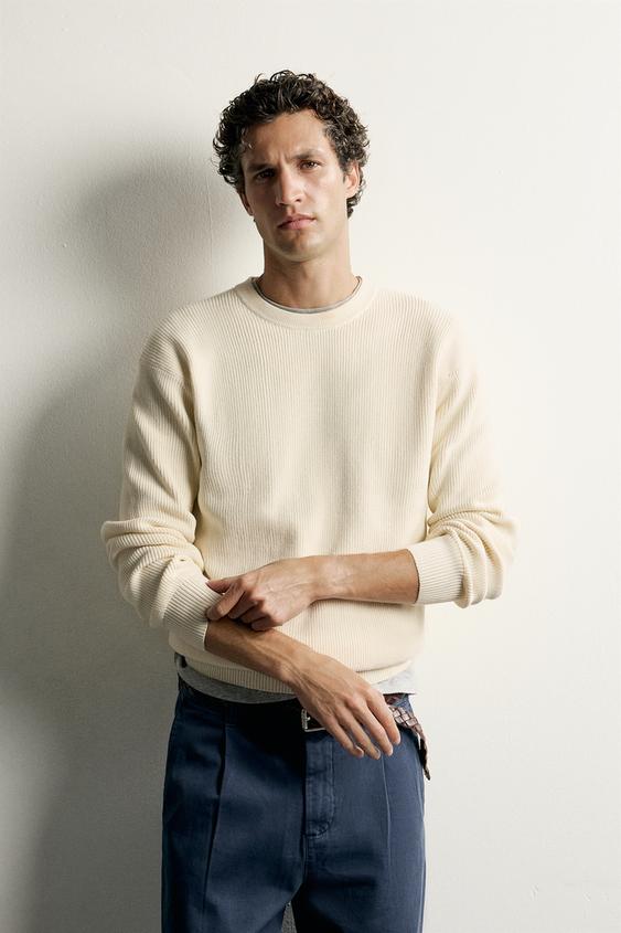 Sweter regular fit z dzianiny o fakturze perełkowej