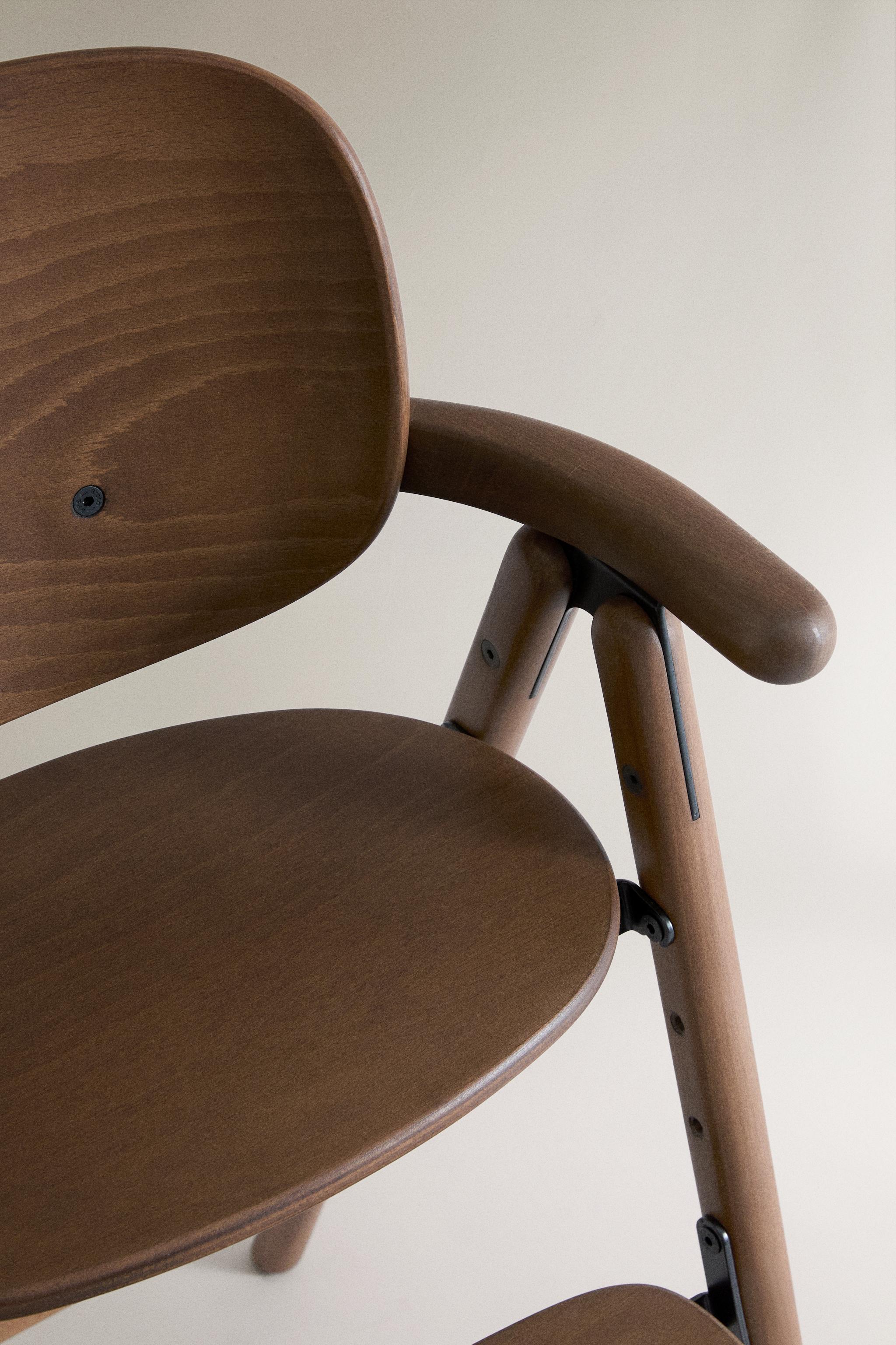 KIDS' BEECH WOOD HIGH CHAIR | CHARLIE CRANE — Brown