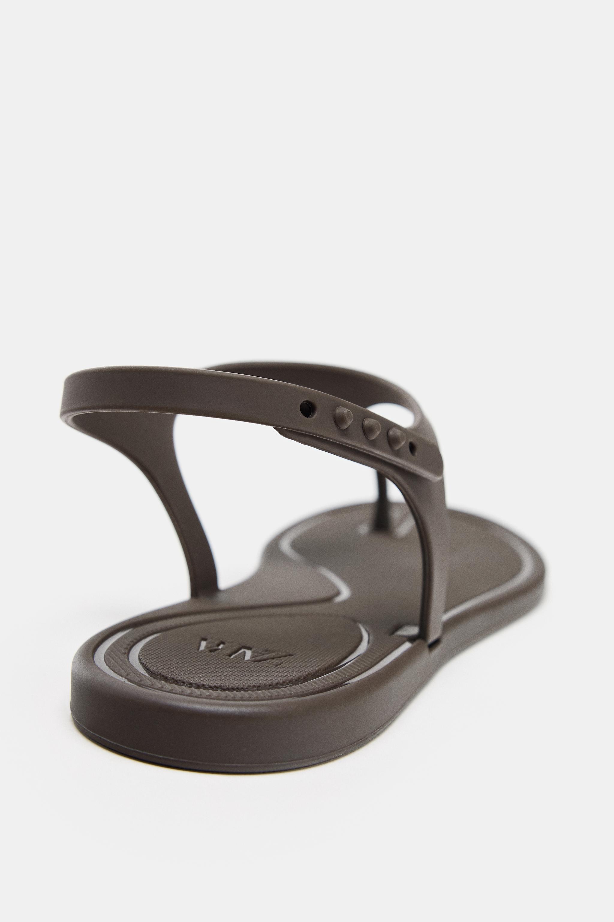 【ZARA】 ラバーフィニッシュ サンダル 5508/510/025 RUBBERISED SANDALS - Brown | ZARA Australia