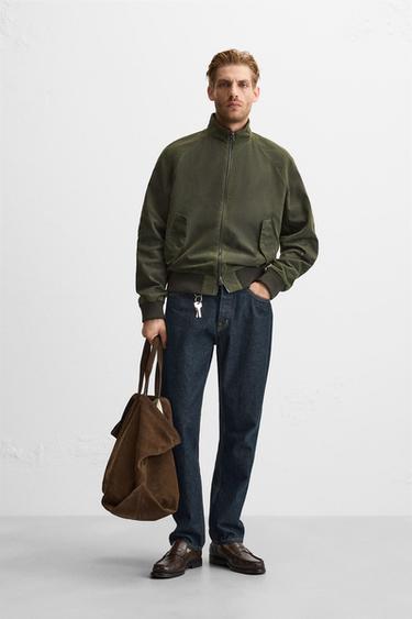 БОМБЕР ИЗ ТКАНИ С ВОЩЕНЫМ ЭФФЕКТОМ — ХАКИ от Zara — изображение 0