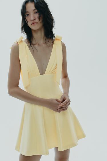 ROBE COURTE EN MATIÈRES VARIÉES À LACETS - Jaune de Zara