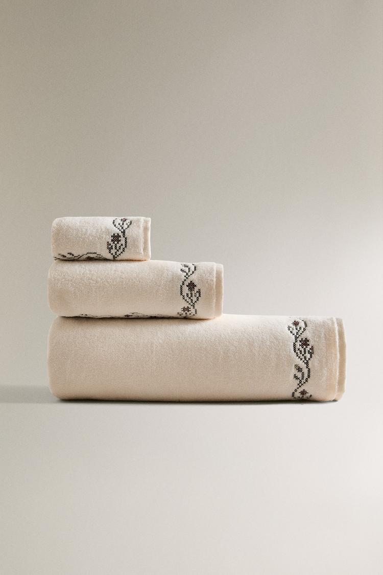EMBROIDERED CROSS STITCH BATH TOWEL Ivory ZARA Mexico