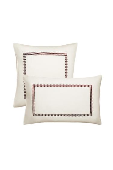 GEOMETRIC EMBROIDERED SATEEN PILLOWCASE - Burgundy by Zara