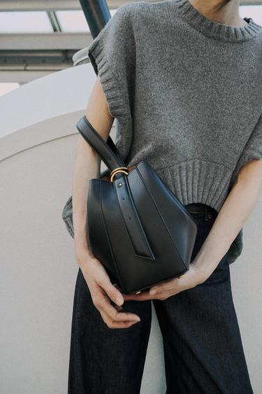 バケットバッグブラックZaraのバケットバッグ - ブラック