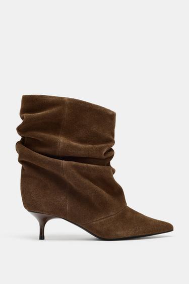 RUFFLED SPLIT SUEDE ANKLE BOOTS - Dark tan by Zara